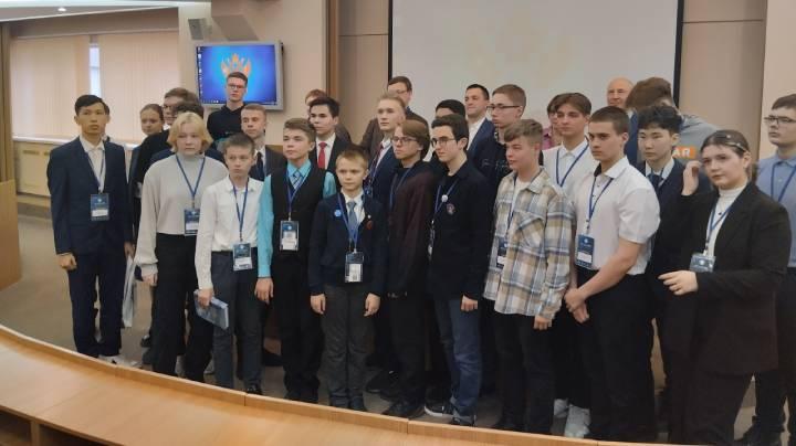 Юные мурманчане стали победителями российского этапа международного форума "Шаг в будущее"